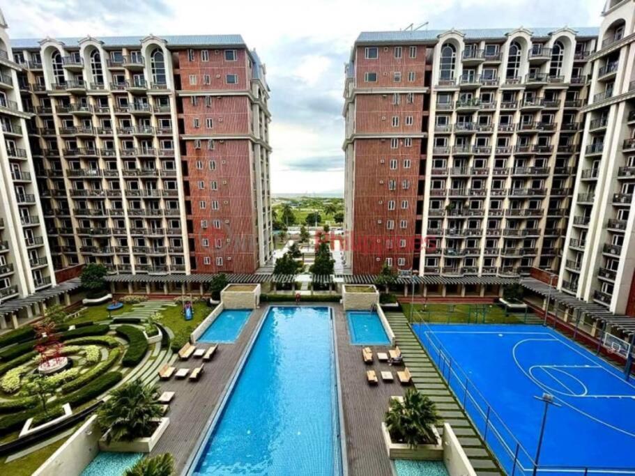 Monarch Parksuites - Balmoral Place Paranaque City Esterno foto
