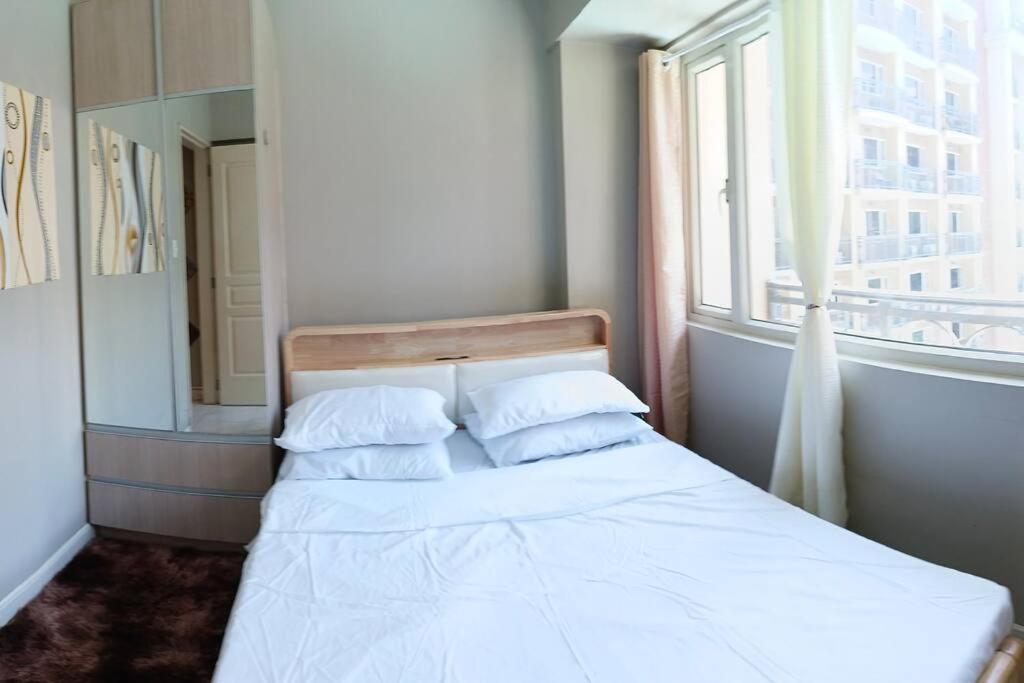 Monarch Parksuites - Balmoral Place Paranaque City Esterno foto