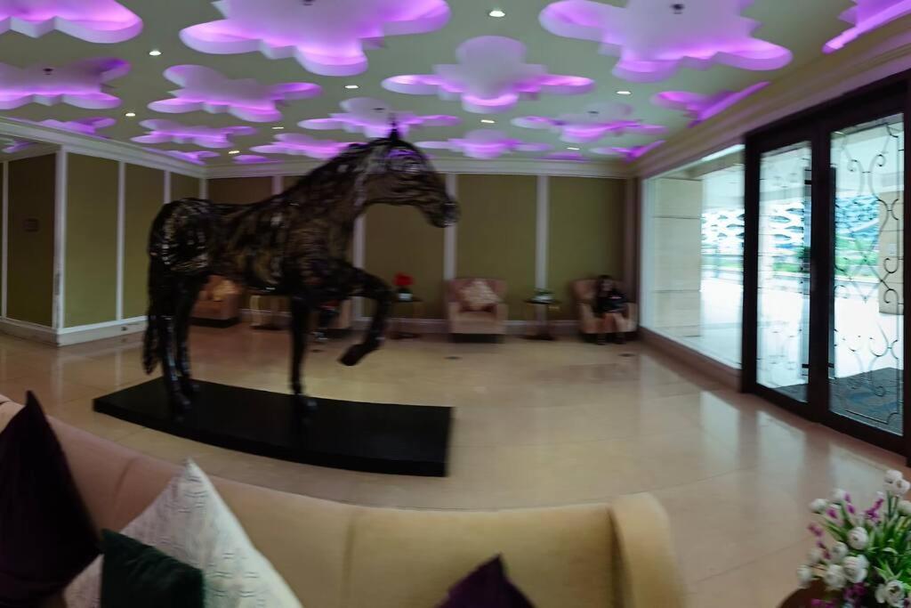 Monarch Parksuites - Balmoral Place Paranaque City Esterno foto