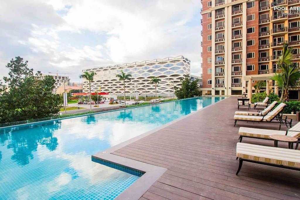 Monarch Parksuites - Balmoral Place Paranaque City Esterno foto