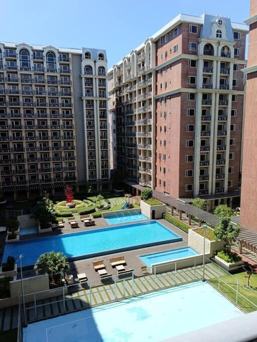 Monarch Parksuites - Balmoral Place Paranaque City Esterno foto