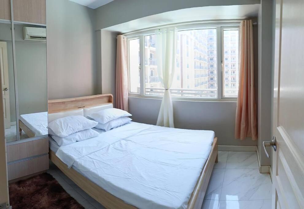Monarch Parksuites - Balmoral Place Paranaque City Esterno foto