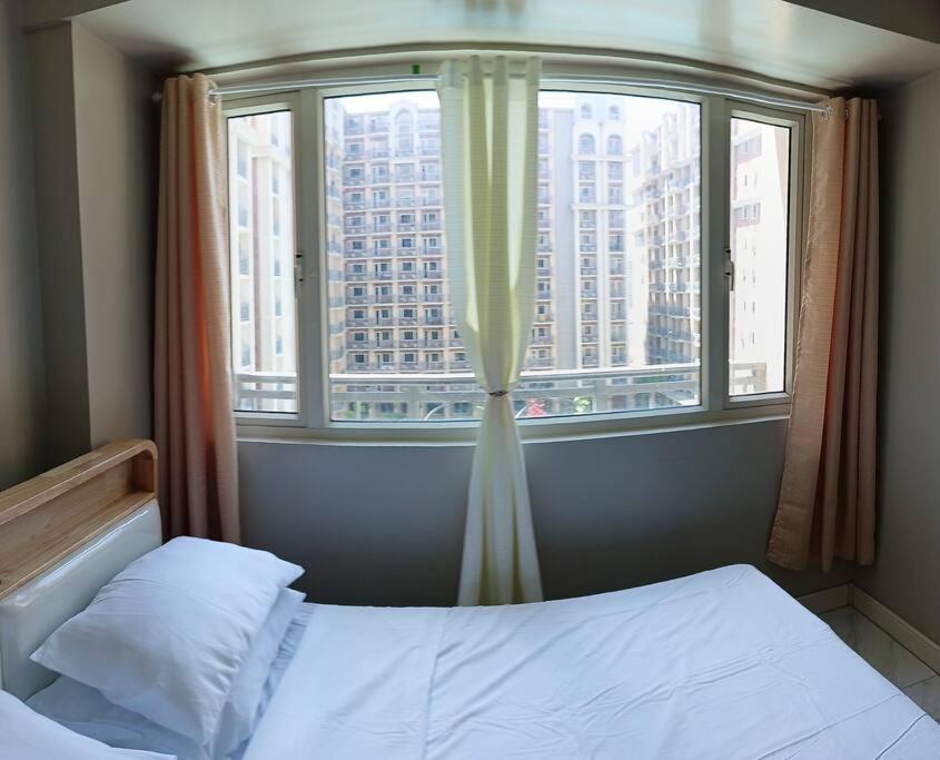 Monarch Parksuites - Balmoral Place Paranaque City Esterno foto