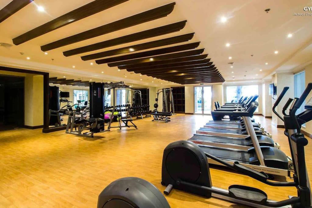 Monarch Parksuites - Balmoral Place Paranaque City Esterno foto