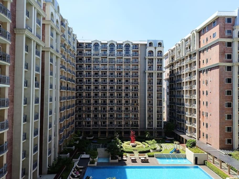 Monarch Parksuites - Balmoral Place Paranaque City Esterno foto