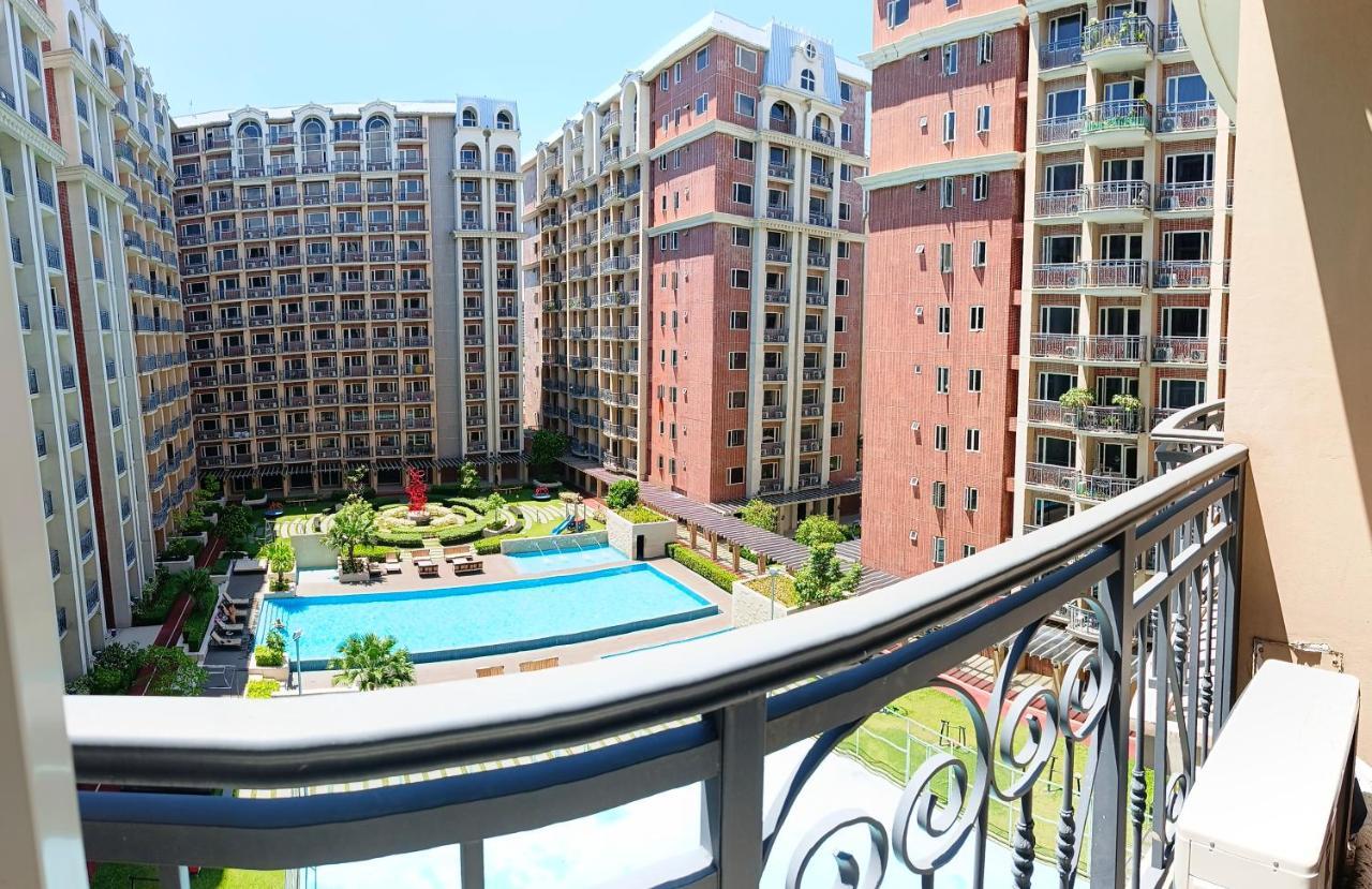 Monarch Parksuites - Balmoral Place Paranaque City Esterno foto