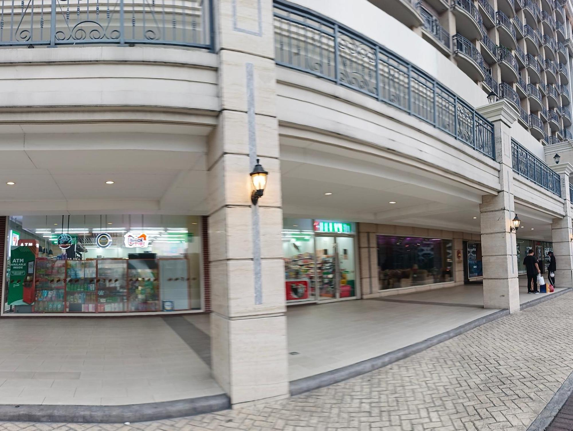 Monarch Parksuites - Balmoral Place Paranaque City Esterno foto